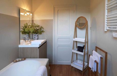 Saint-Pierre-de-Riviere Hotel | Logis Auberge La Barguillère