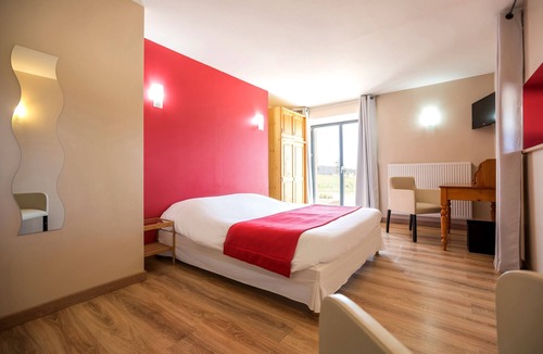 Saint-Bonnet-le-Froid Hotel | Logis Auberge des Myrtilles