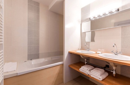 Saint-Bonnet-le-Froid Hotel | Logis Auberge des Myrtilles