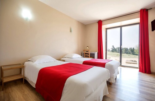 Saint-Bonnet-le-Froid Hotel | Logis Auberge des Myrtilles