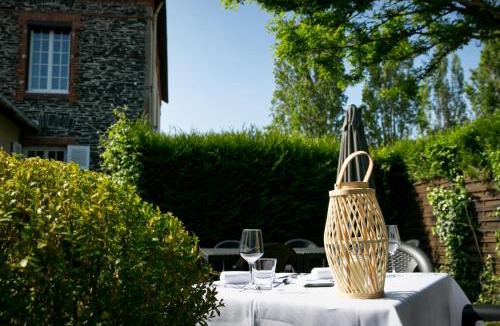 Combree Hotel | Logis Auberge De L'ombrée