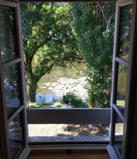 Velluire Hotel | Logis Auberge De La Riviere