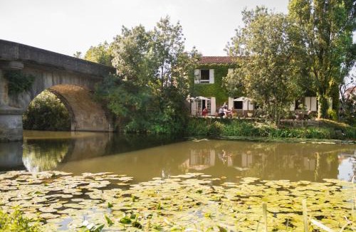 Velluire Hotel | Logis Auberge De La Riviere