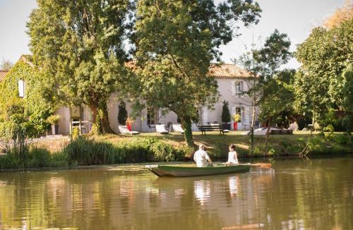 Velluire Hotel | Logis Auberge De La Riviere