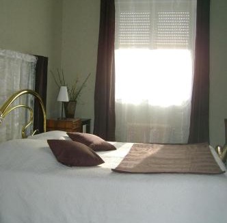 Tavel Hotel | Logis Auberge De Tavel