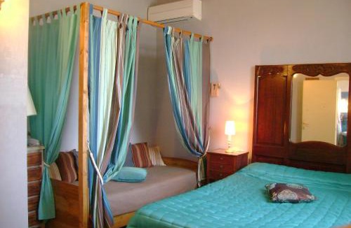 Tavel Hotel | Logis Auberge De Tavel