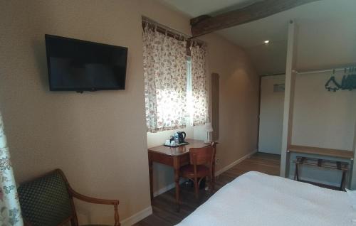 Coulombiers Hotel | Logis Auberge le centre poitou