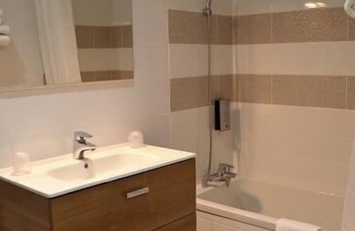 Tennie Hotel | Logis Auberge le Petit Pont