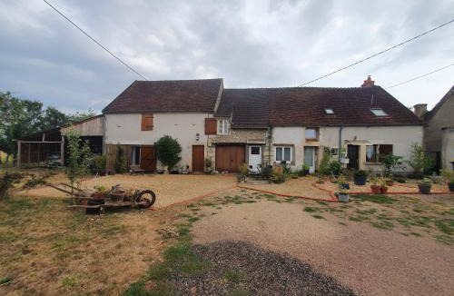 Varennes-les-Narcy House | Logis côté Cour