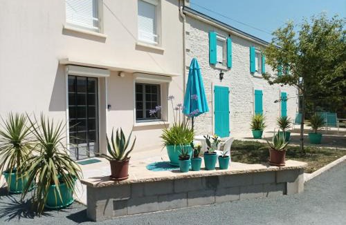 Saint-Hilaire-la-Palud Apartment | Logis de LANGE studio 2 p