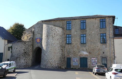 Mauleon Apartment | Logis de la Trinité - Appt climatisé