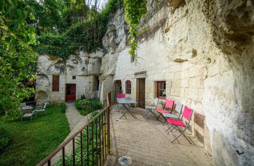 Turquant Hotel | Logis Demeure de la Vignole