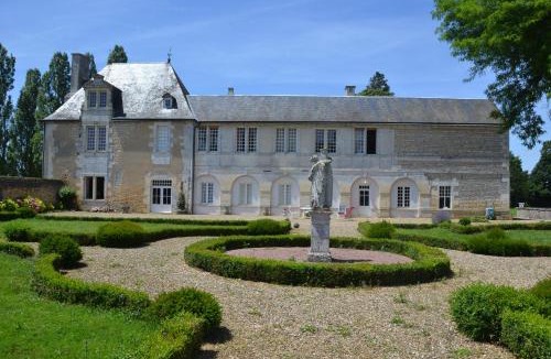 Lavoux Bed & Breakfast | LOGIS du Château du Bois Doucet