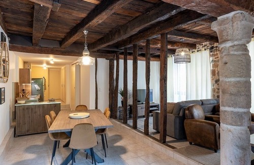 Beaulieu-sur-Dordogne Apartment | Logis Face à L'abbatiale