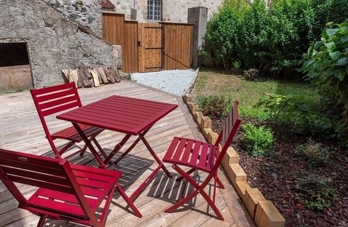 Beaulieu-sur-Dordogne Apartment | Logis Face à L'abbatiale