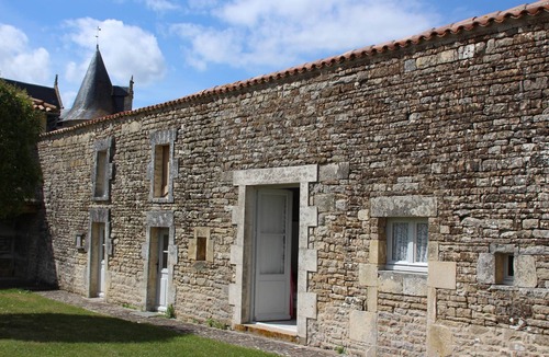 Paizay-Naudouin-Embourie House | Logis in the chateau enclosure