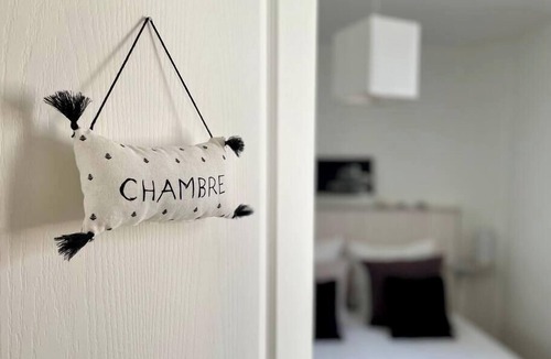 Saint-Martin-des-Entrees Apartment | Logis Saint-Martin by Melrose