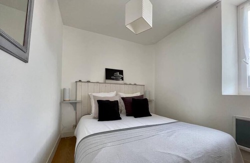 Saint-Martin-des-Entrees Apartment | Logis Saint-Martin by Melrose