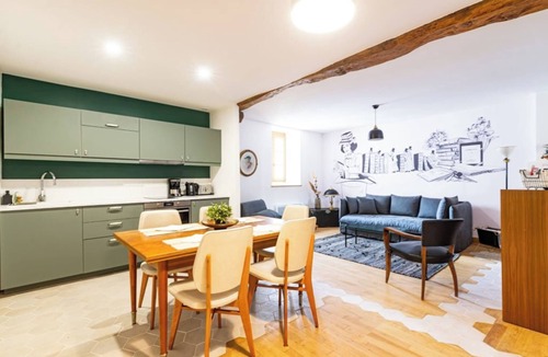 Flavigny-sur-Ozerain Apartment | Logis George