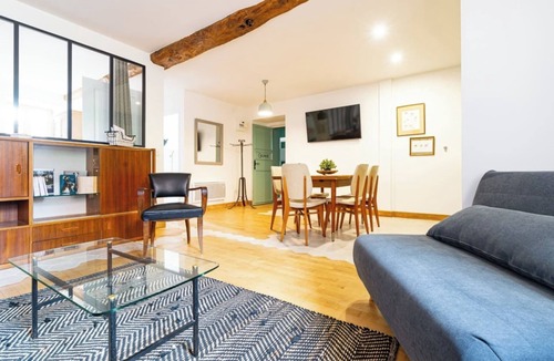 Flavigny-sur-Ozerain Apartment | Logis George