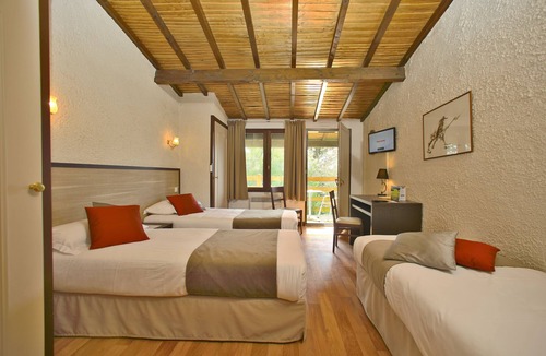 Saint-Laurent-sur-Sevre Hotel | Logis Hôtel Restaurant La Chaumière