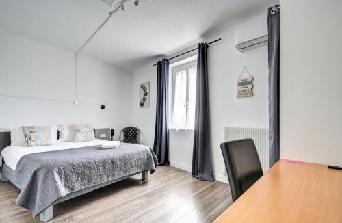Entraigues-sur-la-Sorgue Hotel | Logis Hôtel La Bastide d'Entraigues