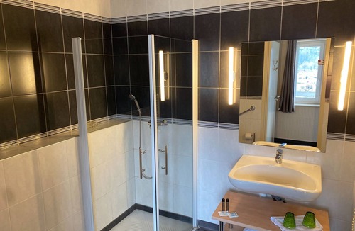 Les Roches-de-Condrieu Hotel | Logis Hôtel Le Bellevue