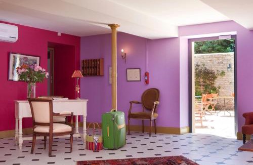 Oucques Hotel | Logis hôtel Ô en Couleur