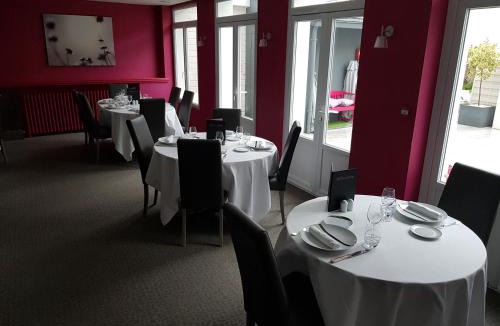 Laval Hotel | Logis Hôtel A la Bonne Auberge