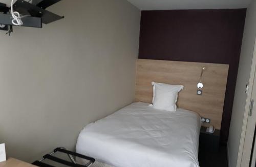 Laval Hotel | Logis Hôtel A la Bonne Auberge