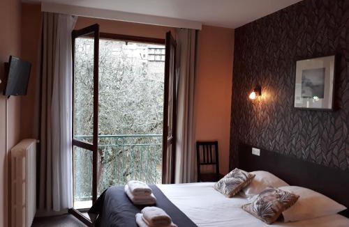 Uzerche Hotel | Logis Hôtel AMBROISE