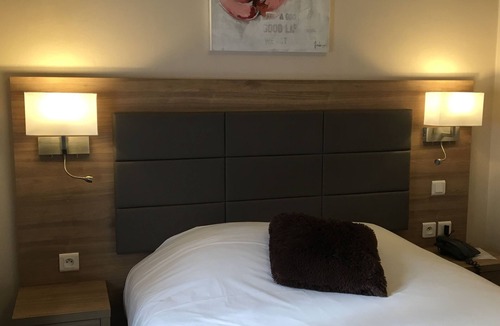 Saint-Quentin Hotel | Logis Hôtel& Appartements Le Florence