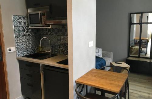 Saint-Quentin Hotel | Logis Hôtel & Appartements Le Florence