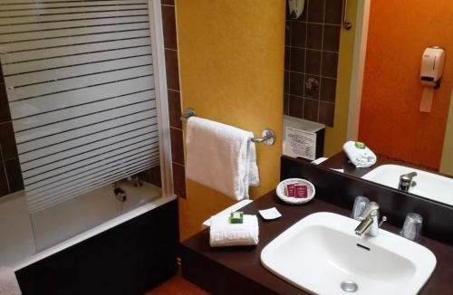 Golbey Hotel | Logis Hôtel Atrium Epinal Golbey
