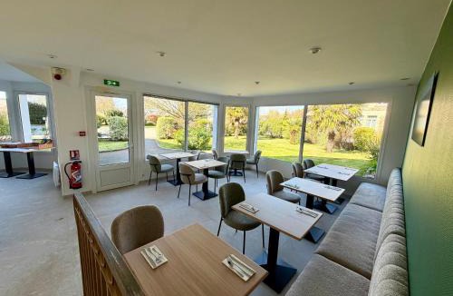 Reville Hotel | Logis Hôtel Au Moyne de Saire