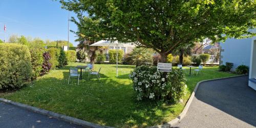 Reville Hotel | Logis Hôtel Au Moyne de Saire