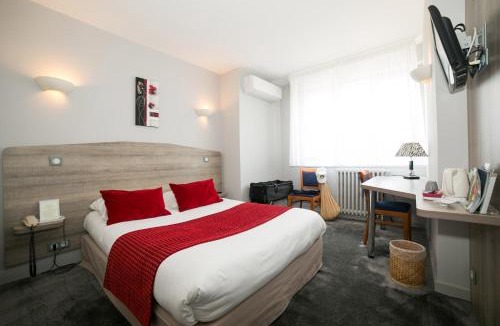 Doue-la-Fontaine Hotel | Logis Hôtel Auberge de la Rose