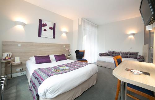 Doue-la-Fontaine Hotel | Logis Hôtel Auberge de la Rose