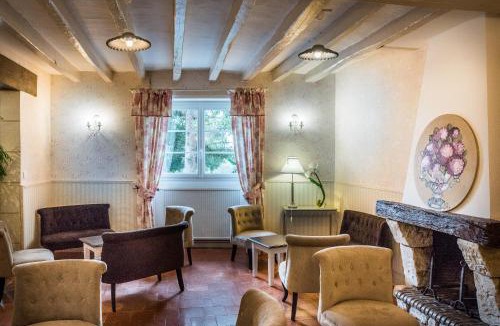 Luche-Pringe Hotel | Logis Hôtel Auberge du Port des Roches