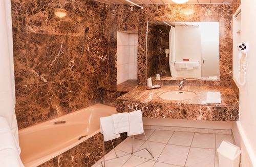 Quillan Hotel | LOGIS, Hôtel Cartier