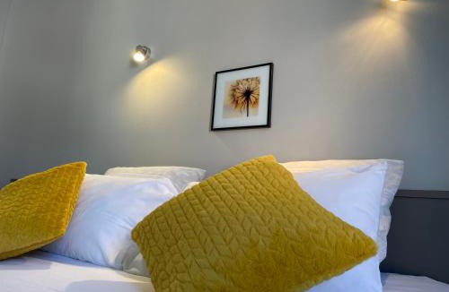 Lourdes Hotel | Logis Hôtel Castel de Mirambel