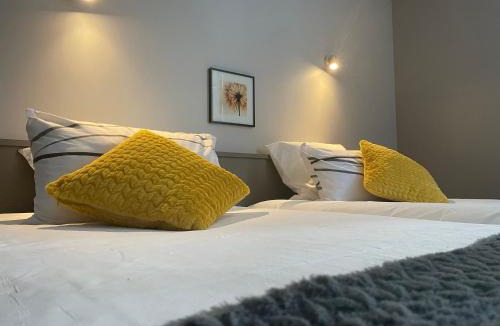 Lourdes Hotel | Logis Hôtel Castel de Mirambel