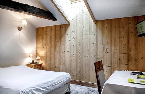 La Cote-Saint-Andre Hotel | Logis Hôtel de France