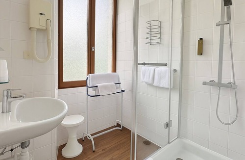 Faverges-Seythenex Hotel | Logis Hôtel de Genève