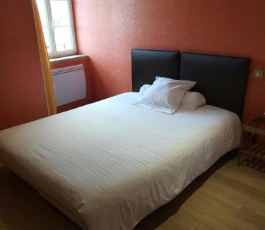 La Grande-Verriere Hotel | Logis Hôtel de la Poste - Chez Cécile