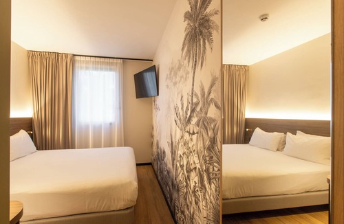 Saint-Cyr-sur-Mer Hotel | Logis Hôtel de Port d'Alon