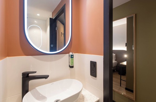 Saint-Cyr-sur-Mer Hotel | Logis Hôtel de Port d'Alon