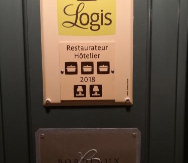 Rochechouart Hotel | Logis Hôtel de France