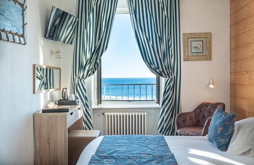 Audierne Hotel | Logis Hôtel de la Plage