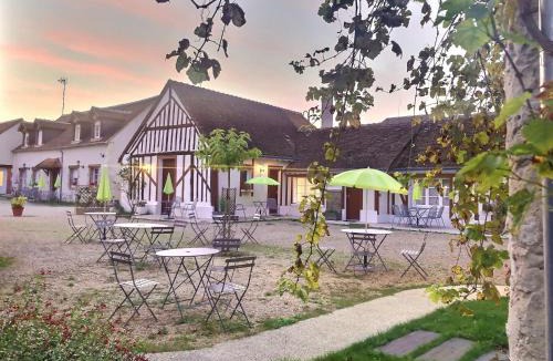 Bracieux Hotel | Logis Hôtel du Cygne